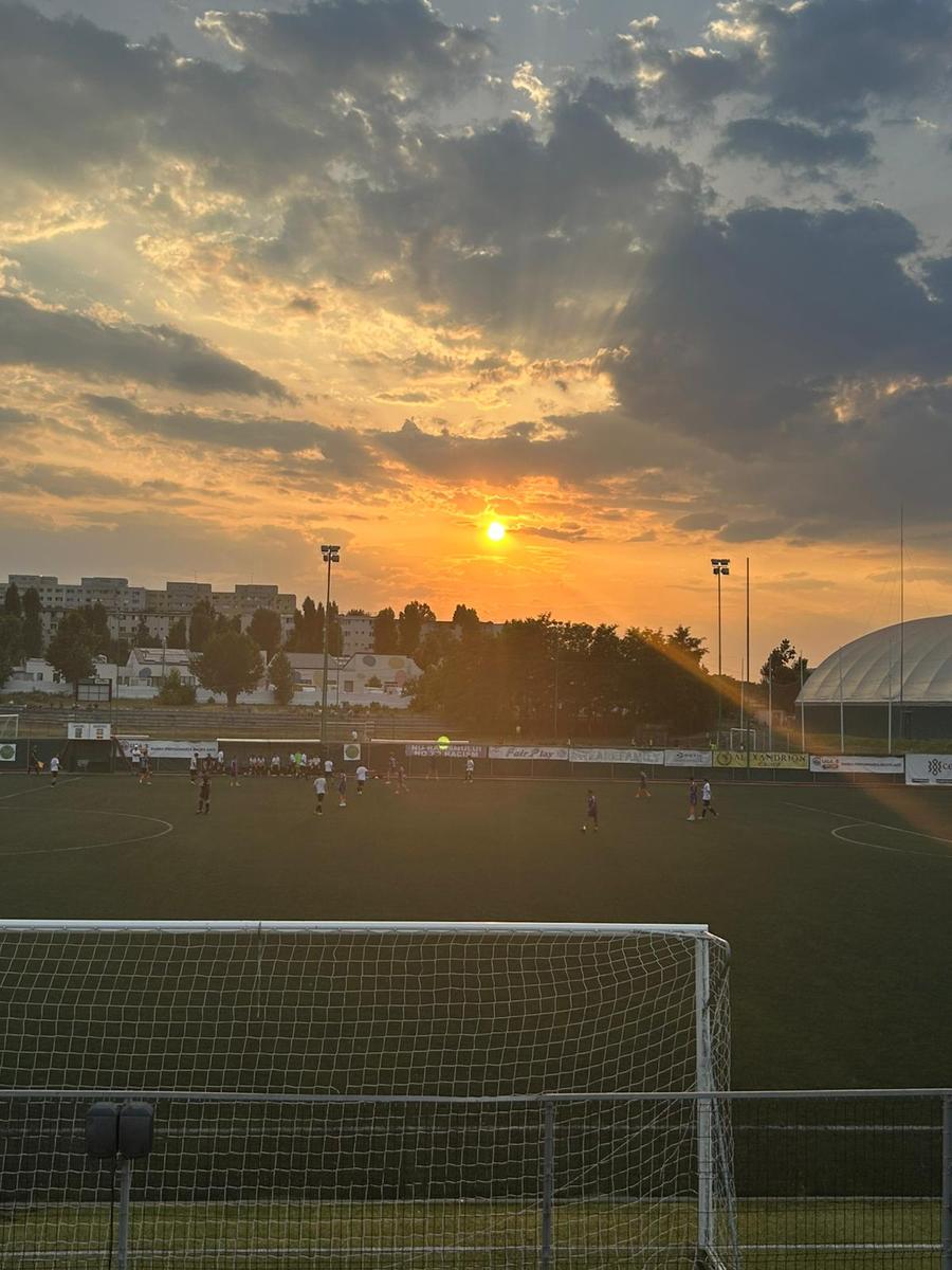 EPIC FAIL » „Păcăliți” de Wikipedia și ChatGPT » Un englez, un olandez și un ceh au vrut să vadă Metaloglobus – Petrolul, dar au greșit stadionul! Dialog cu GSP: „De ce au toți 14 ani?”