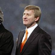 Mircea Lucescu (stânga) și președintele Rinat Ahmetov, Cupa UEFA, semifinale, sezonul 2008–2009, Șahtior Donețk - Dinamo Kiev 2-1, disputat la Donețk. 7 mai 2009. Foto: Imago