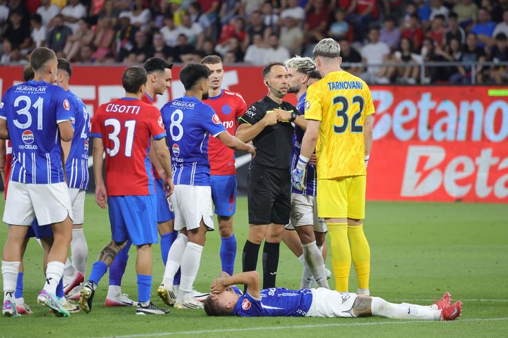 Ștefan Târnovanu, cartonaș roșu în FCSB - Farul. FOTO: Ionuț Iordache