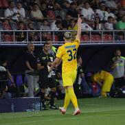 Ștefan Târnovanu, cartonaș roșu în FCSB - Farul. FOTO: Ionuț Iordache