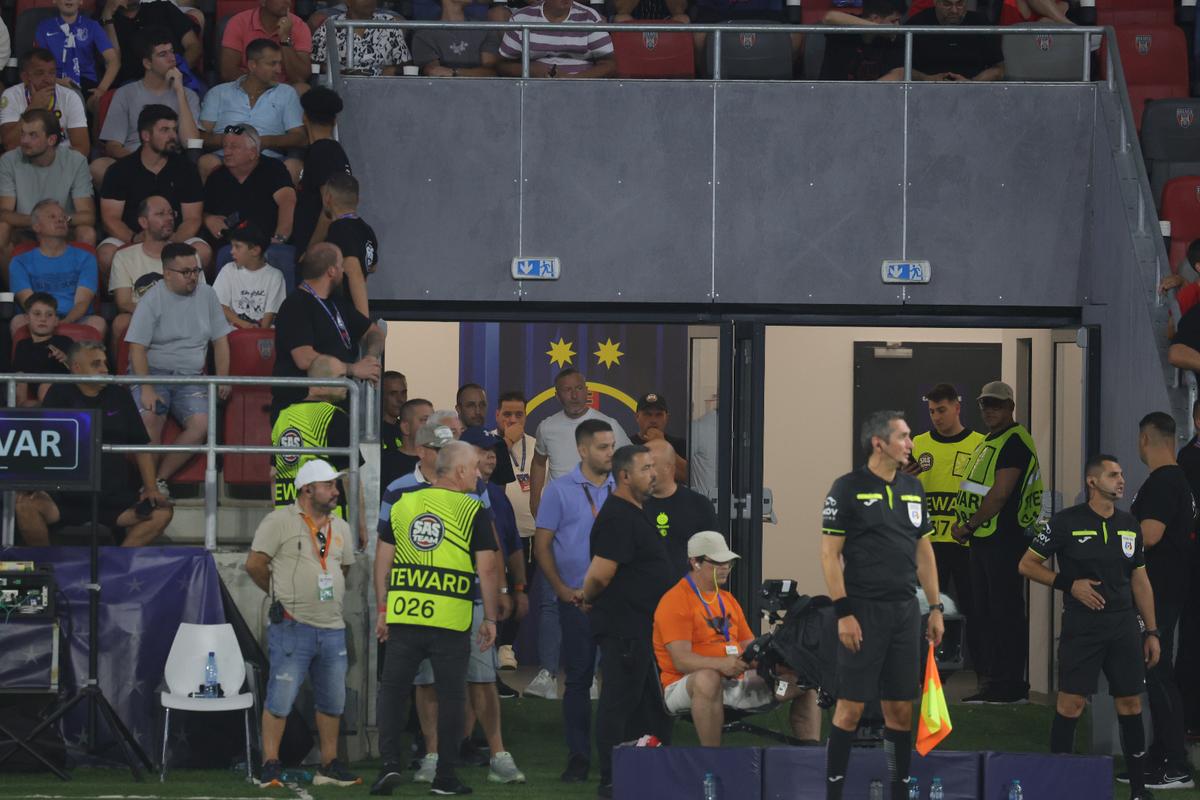 Ianis Zicu, savuros: „Mă uitam pe TikTok, acolo unde nu e voie la FCSB”