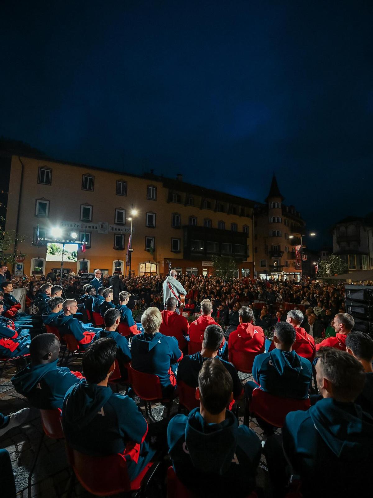 Dan Șucu, la prezentarea lotului Genoa/ foto: Facebook