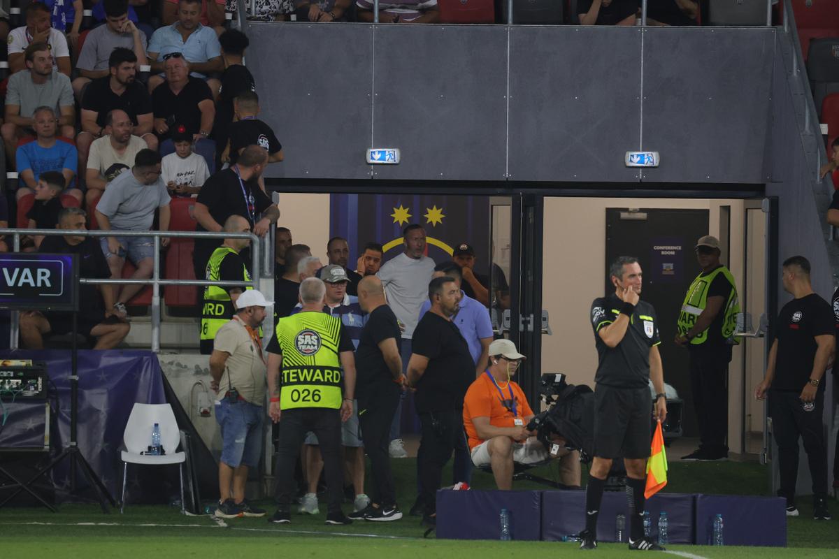 Ianis Zicu, savuros: „Mă uitam pe TikTok, acolo unde nu e voie la FCSB”
