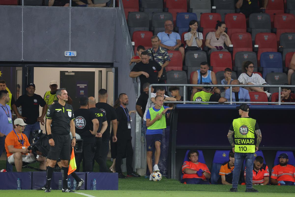 Ce s-a întâmplat pe teren, imediat după FCSB - Farul: MM Stoica a coborât de urgență din lojă! Găman, înjurat de tot stadionul