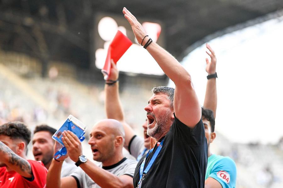 Adrian Mihalcea se bucură de un început bun la UTA // foto: Imago Images Adrian Mihalcea, fără sentimentalisme: „Nu ne relaxăm! Eu știu ce înseamnă Dinamo mai bine decât Hakim”