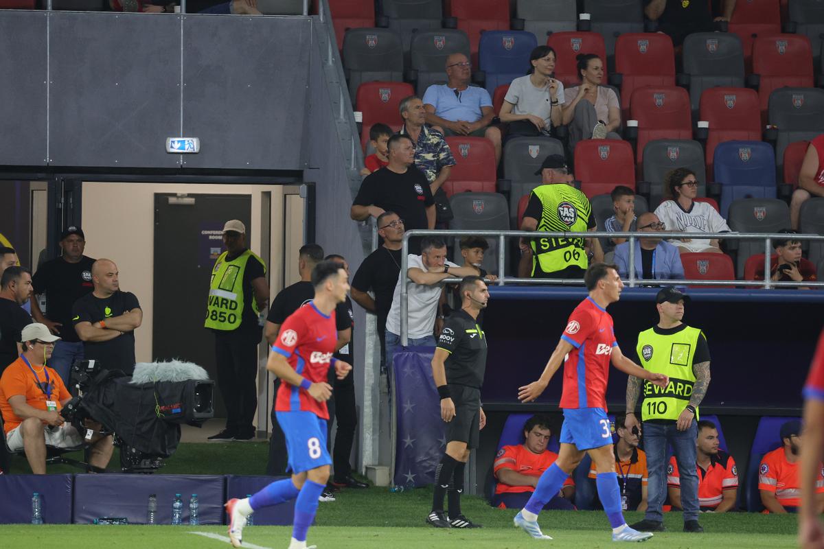 Ce s-a întâmplat pe teren, imediat după FCSB - Farul: MM Stoica a coborât de urgență din lojă! Găman, înjurat de tot stadionul