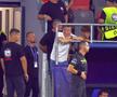 Tensiune pe teren după FCSB - Farul: Mihai Stoica a coborât din lojă. FOTO: Ionuț Iordache