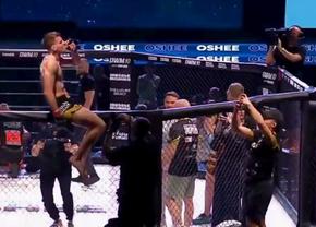 Nemaivăzut în MMA! Luptătorul a celebrat victoria prin KO fumând un joint pe cușcă