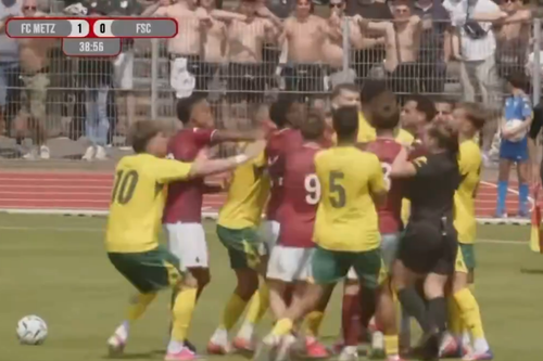 Jucătorii au provocat o accidentare bizară unei arbitre în timpul amicalului dintre Metz și Fortuna Sittard // foto: captură X @Foot_NL