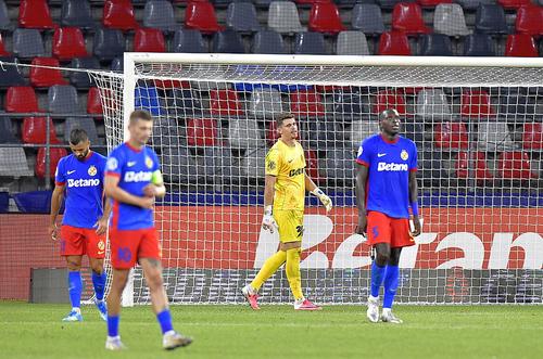 Ștefan Târnovanu, în FCSB - Auda // foto: GSP