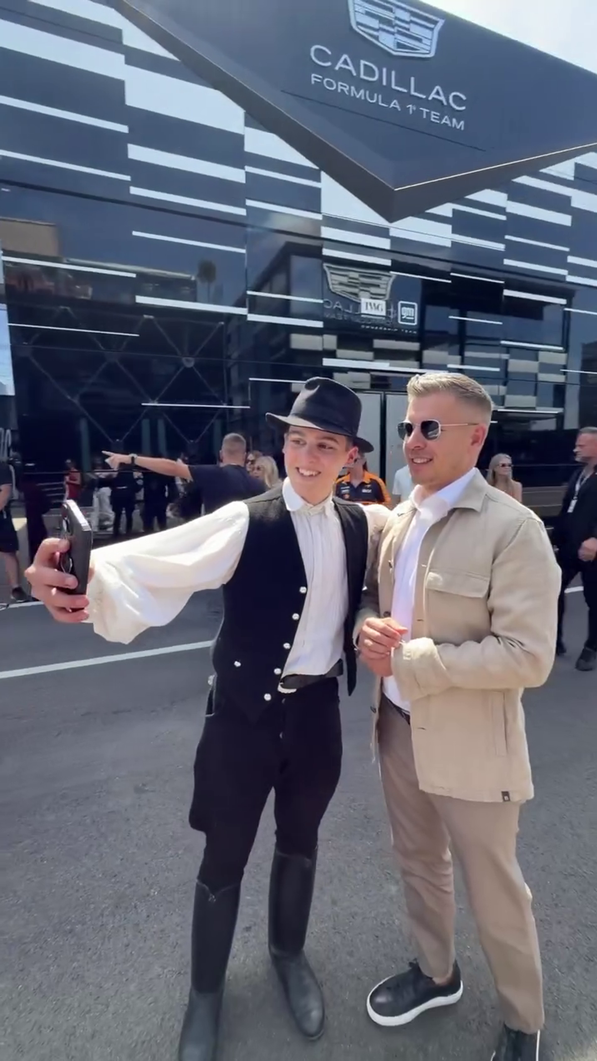 Peter Magyar a apărut la Hungaroring alături de iubită » Decizia anunțată de premier la cursa de Formula 1