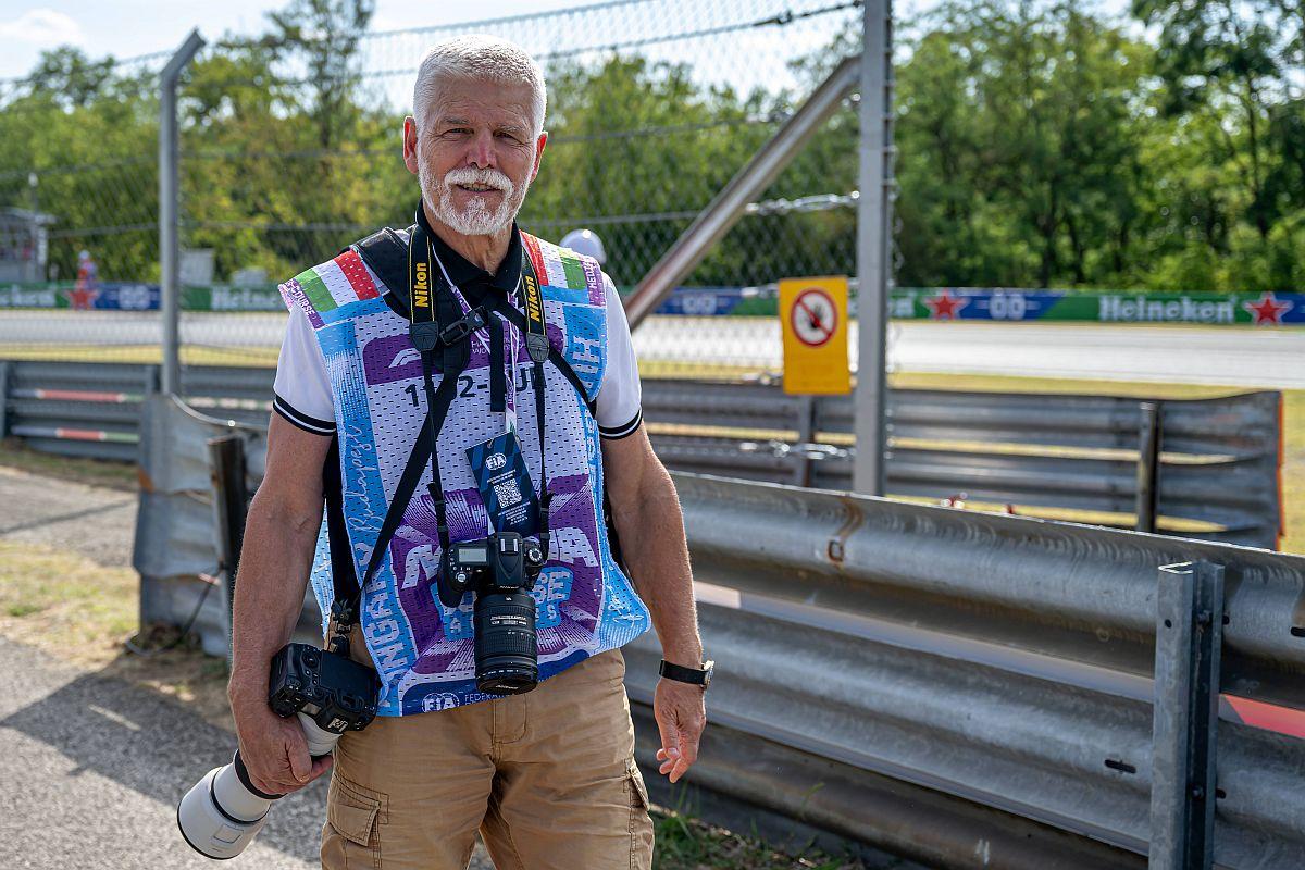 Președintele țării, la Marele Premiu al Ungariei... în calitate de fotograf!