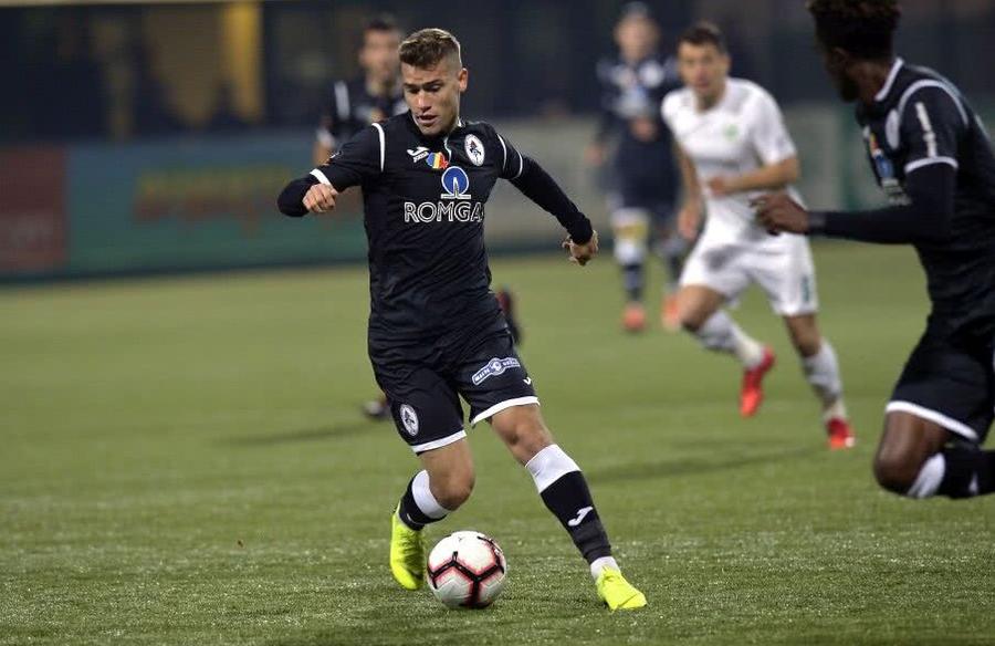 Darius Olaru GAZ METAN - FCSB 4-0 // VIDEO De la Neversea la Gaz Metan! Viitorul stelist Darius Olaru a sărbătorit cu manele alături de colegi după victoria fabuloasă cu FCSB