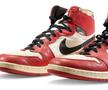 FOTO Cum arată pantofii originali „Air Jordan 1", vânduți cu fabulosul preț de 615.000$!