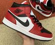 FOTO Cum arată pantofii originali „Air Jordan 1", vânduți cu fabulosul preț de 615.000$!