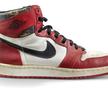 FOTO Cum arată pantofii originali „Air Jordan 1", vânduți cu fabulosul preț de 615.000$!