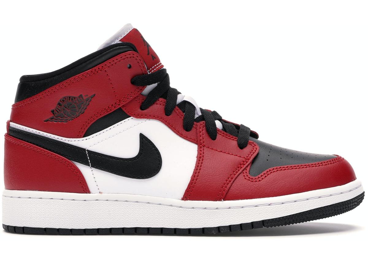 FOTO Cum arată pantofii originali „Air Jordan 1", vânduți cu fabulosul preț de 615.000$!