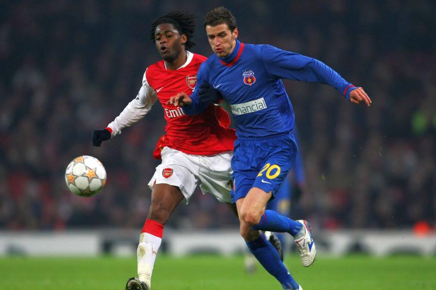 Florin Lovin, în acțiune într-un duel de gală cu Arsenal / foto: Guliver/Getty Images Dublul campion cu FCSB se ia de Gigi Becali: „E urât să îi închei așa cariera lui Chiricheș. În minutul 29!”