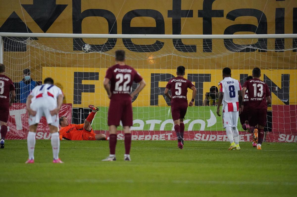 „Centralul” Michael Oliver i-a uluit pe ardeleni! Ce s-a întâmplat la faza penalty-ului din CFR Cluj - Steaua Roșie Belgrad 1-2