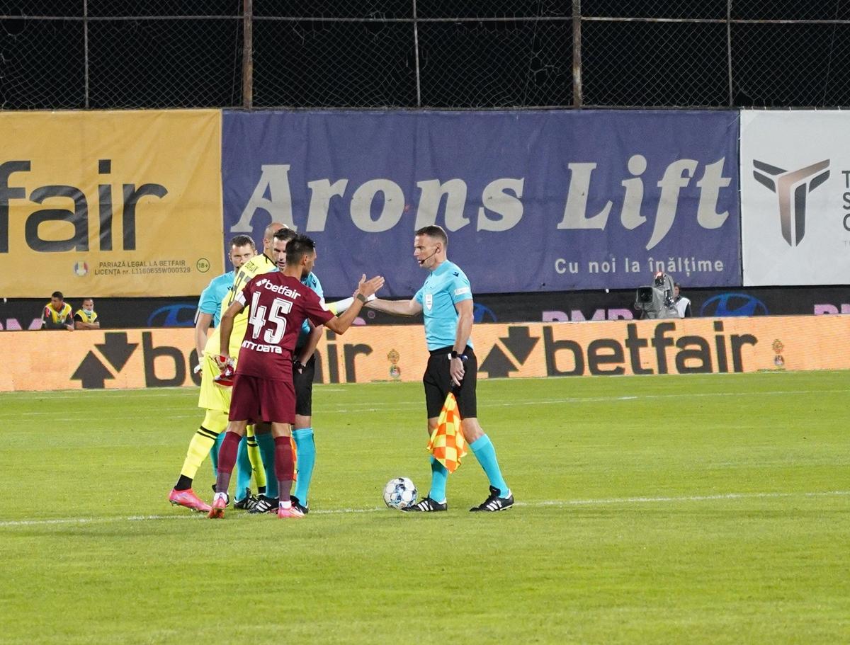 Notele ultimului meci condus de Marius Șumudică la CFR Cluj » Un jucător al campioanei României a primit 1