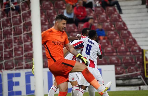 CFR Cluj - Steaua Roșie Belgrad 1-2 » Nici dacă voiau nu îl lucrau așa! Șumudică merge în Conference League, după un meci cu gafe de cascadorii râsului