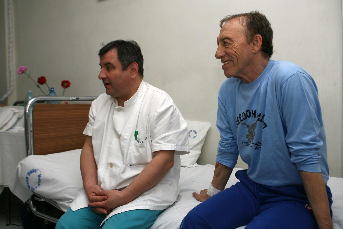 Nicolae Dobrin a jucat la Universitatea Craiova! Imagine ANTOLOGICĂ din '74 cu „Gâscanul” în tricoul Științei: „M-am trezit cu el la ușă! Să vă spun ce a urmat”