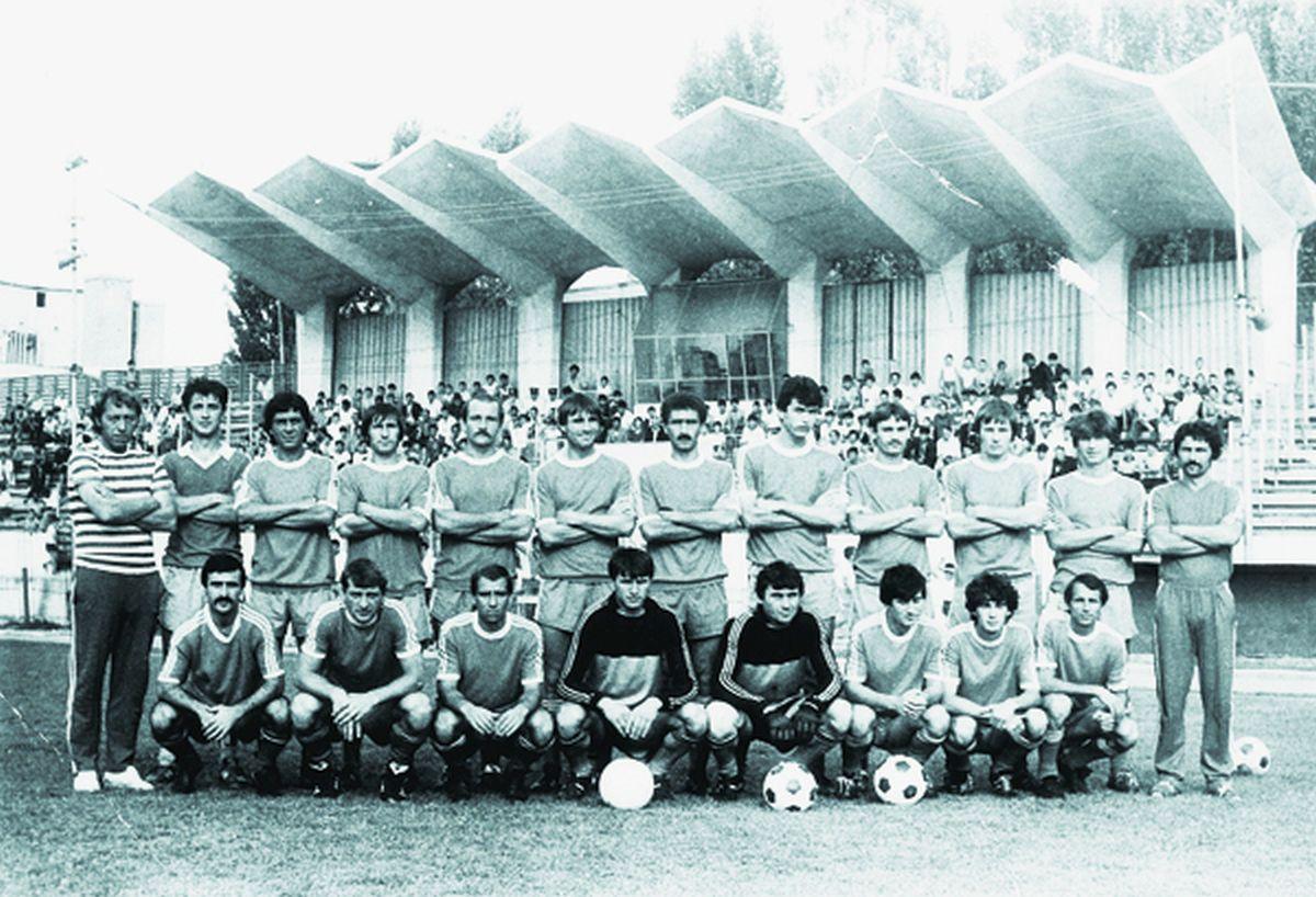 Nicolae Dobrin a jucat la Universitatea Craiova! Imagine ANTOLOGICĂ din '74 cu „Gâscanul” în tricoul Științei: „M-am trezit cu el la ușă! Să vă spun ce a urmat”