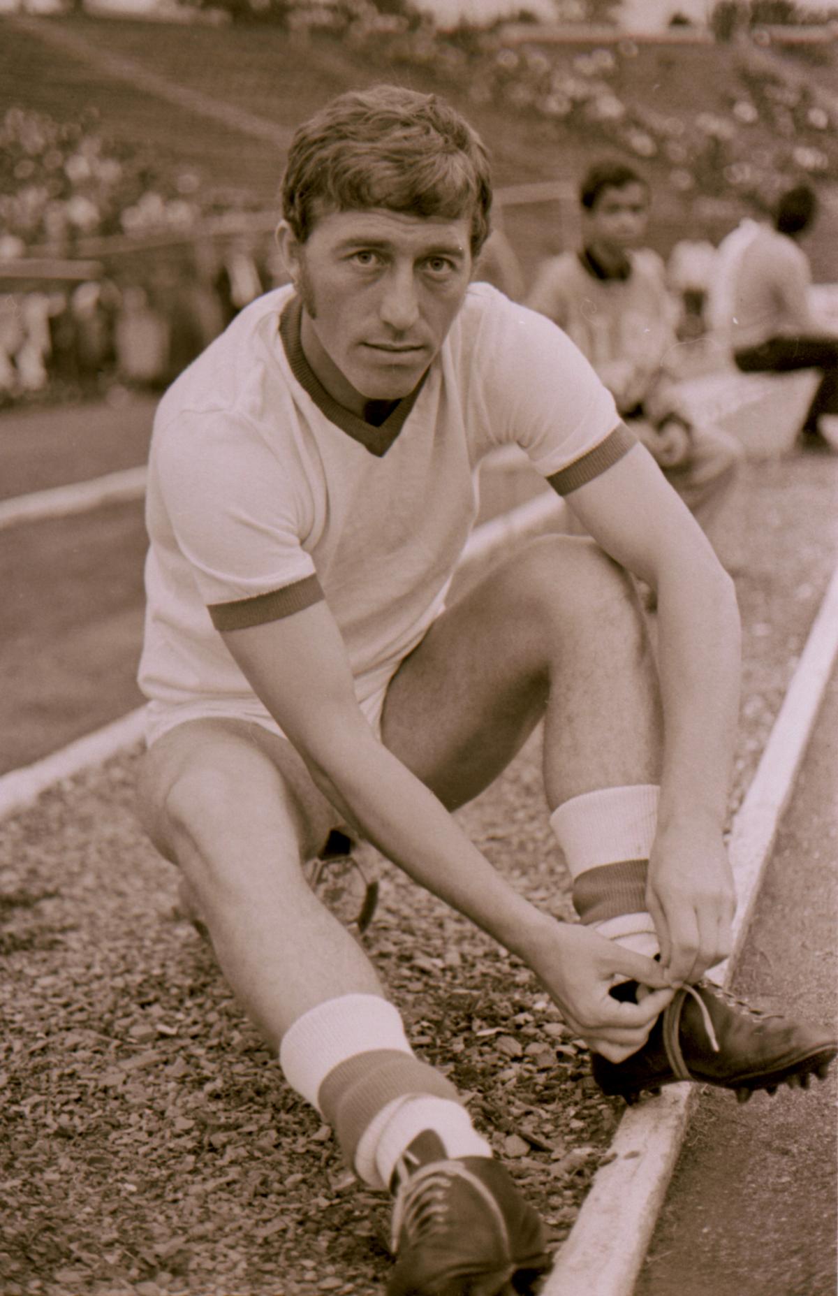 Nicolae Dobrin a jucat la Universitatea Craiova! Imagine ANTOLOGICĂ din '74 cu „Gâscanul” în tricoul Științei: „M-am trezit cu el la ușă! Să vă spun ce a urmat”