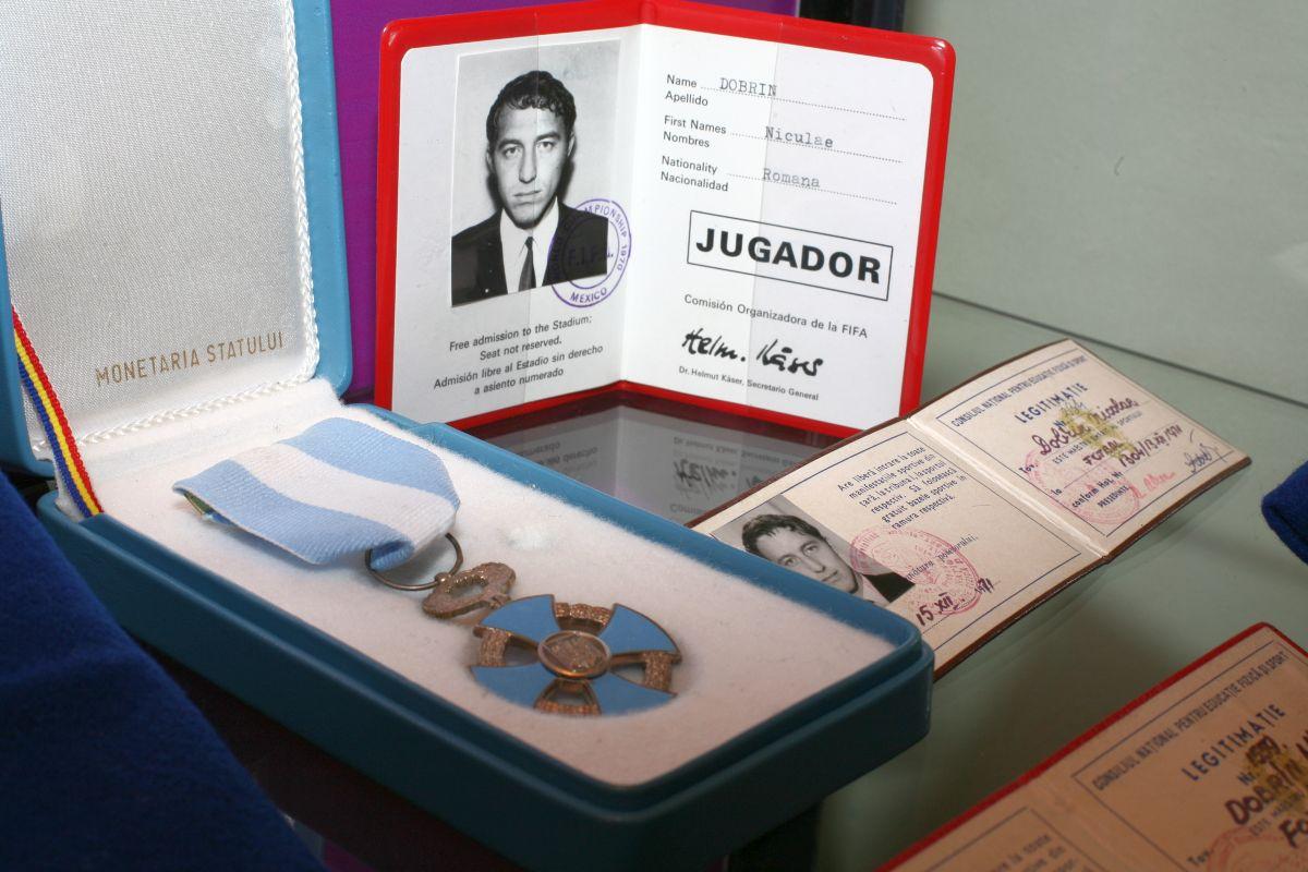 Nicolae Dobrin a jucat la Universitatea Craiova! Imagine ANTOLOGICĂ din '74 cu „Gâscanul” în tricoul Științei: „M-am trezit cu el la ușă! Să vă spun ce a urmat”