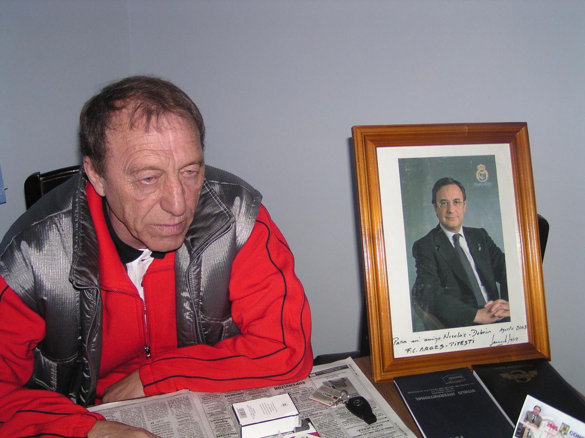 Nicolae Dobrin a jucat la Universitatea Craiova! Imagine ANTOLOGICĂ din '74 cu „Gâscanul” în tricoul Științei: „M-am trezit cu el la ușă! Să vă spun ce a urmat”