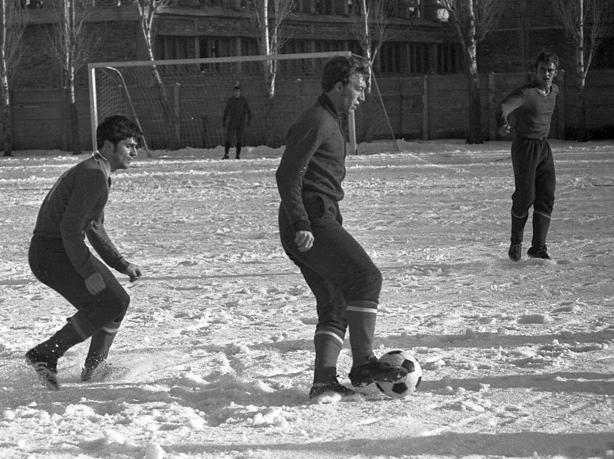 Nicolae Dobrin a jucat la Universitatea Craiova! Imagine ANTOLOGICĂ din '74 cu „Gâscanul” în tricoul Științei: „M-am trezit cu el la ușă! Să vă spun ce a urmat”