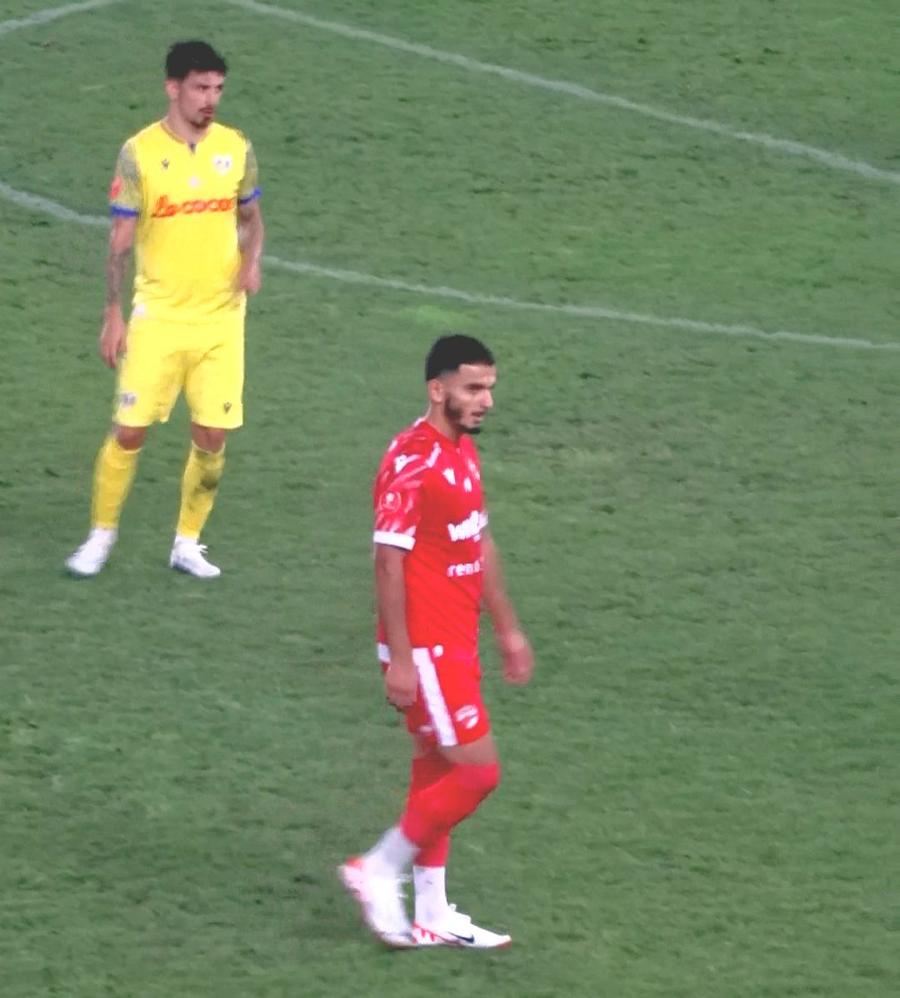 12 detalii de la Dinamo - Petrolul » I-au pus umărul la loc și a intrat pe teren, „mania” Ghezali + cele mai ciudate 5 minute