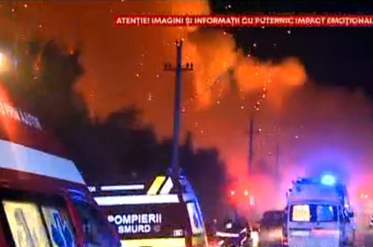 Explozii puternice urmate de incendiu la Crevedia, în Dâmbovița / FOTO: Capturi @TVR