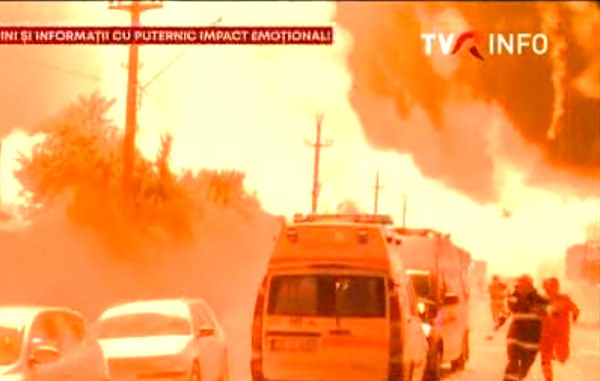 Explozii puternice urmate de incendiu la Crevedia, în Dâmbovița / FOTO: Capturi @TVR