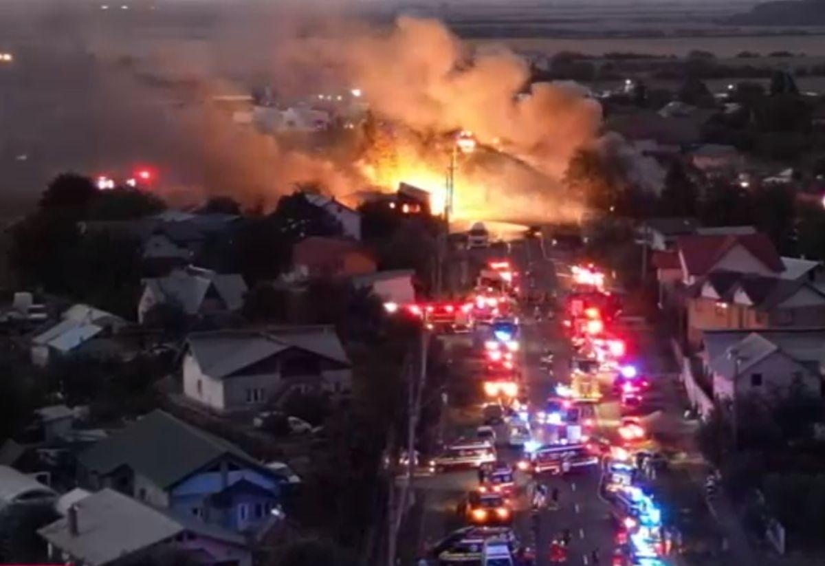 Explozii puternice și incendiu în Crevedia » Ministrul Alexandru Rafila confirmă informațiile dramatice: „Există și decese” + prima reacție a președintelui Iohannis