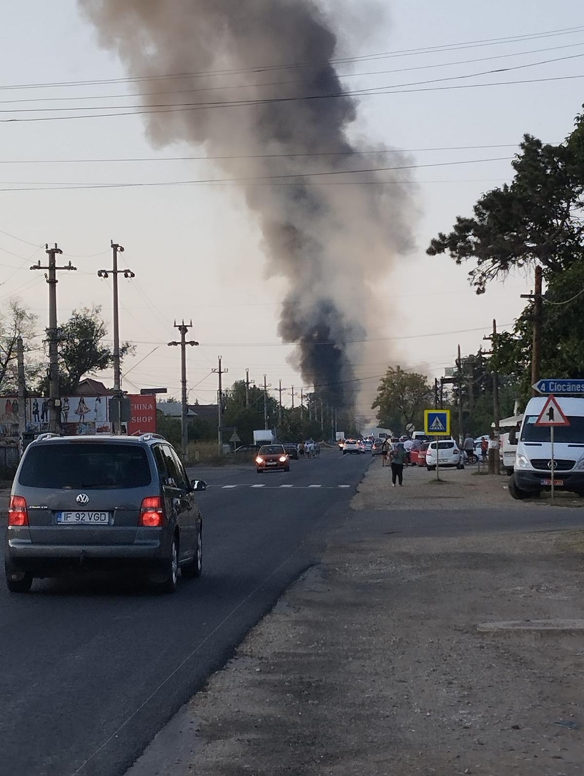 Explozii puternice urmate de incendiu la Crevedia, în Dâmbovița / FOTO: Capturi @TVR