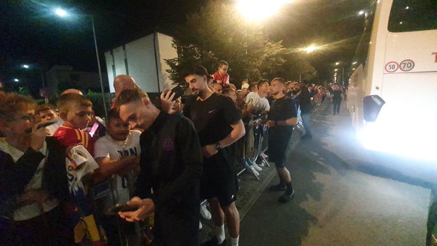 Marius Ianuli ”Mache” i-a aliniat la autografe pe Dawa, Vlad, Lixandru și Pantea 10 lucruri nevăzute la TV de la Hermannstadt – FCSB » „Sunt în doliu” + Gestul incredibil al cuplului Chiricheș - Ngezana