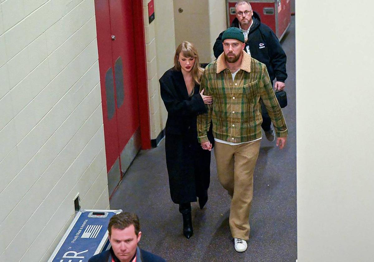 Anunțul care a rupt internetul: Taylor Swift s-a logodit cu jucătorul de fotbal american, după 2 ani de relație!