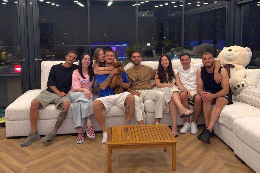 Daniel Bîrligea, alături de Cisotti (primul din stânga) și Udrea (primul din dreapta) înaintea de plecarea în Italia // foto: facebook @Vasile-Dan Goga