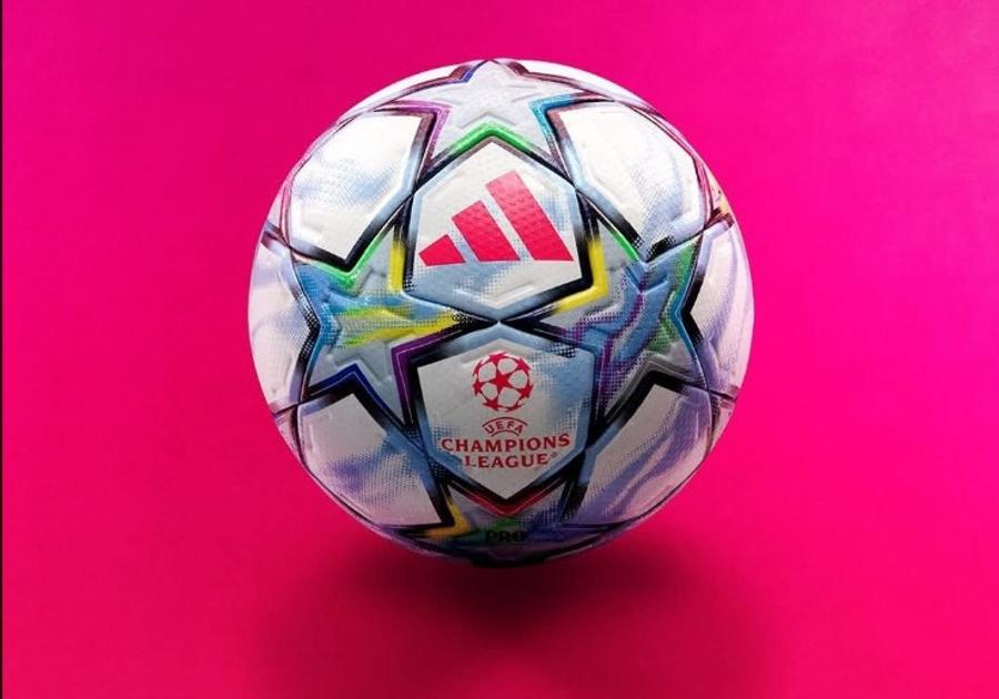 Așa arată mingea oficială cu care se va juca în Champions League masculin 2026-2027 / Foto: uefa.com S-a lansat noua minge pentru Liga Campionilor » Stele învăluite în ceață, detalii roz și un design surprinzător