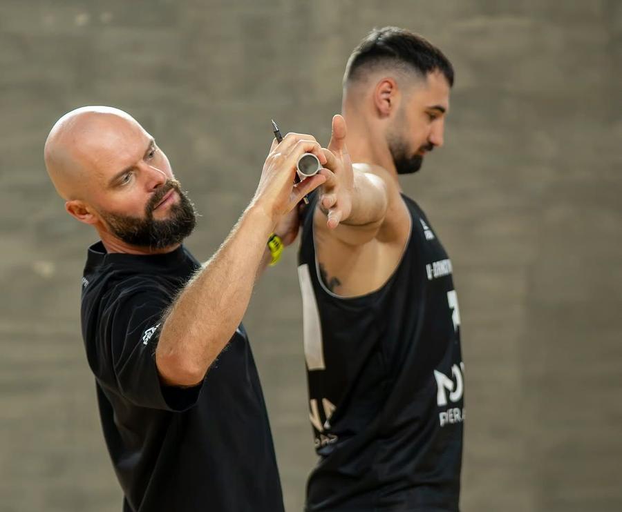 Bobe Nicolescu, alături de Andrei Bălan, preparatorul fizic al lui U-BT Cluj-Napoca/Foto: Instagram (U-BT Cluj-Napoca) Bobe Nicolescu, căpitanul naționalei, a explicat de ce a plecat la Cluj după 11 sezoane la Oradea: „Zona de confort”