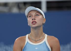După ce a ajuns la New York, Anastasia Potapova a reclamat comportamentul unei stewardese: „A fost extrem de răutăcioasă”