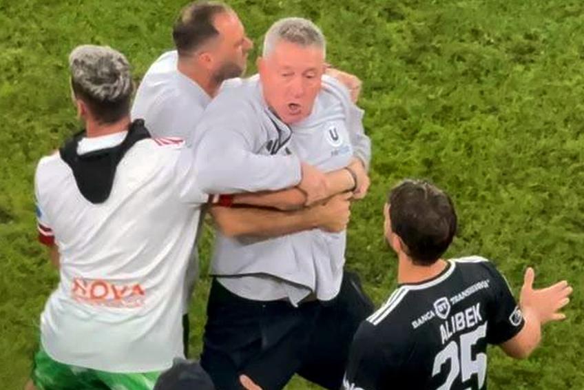 Cristiano Bergodi și-a pierdut controlul la Dinamo - U Cluj 2-1 / Foto: Ionuț Iordache GSP