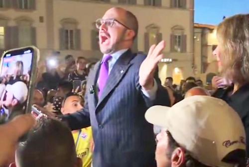 Giuseppe Commisso, în timp ce li se adresa suporterilor