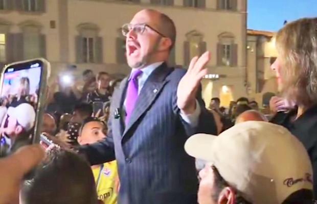„E ca o scenă din The Office” » Șeful Fiorentinei a luat cuvântul în mijlocul fanilor și a făcut valuri: „Videoclipul secolului”