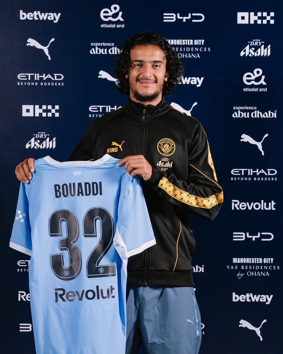 Ayyoub Bouaddi, prezentat oficial la Manchester City // foto: facebook Manchester City Înlocuitorul lui Rodri, prezentat oficial la Manchester City » A costat 100 de milioane de euro la 18 ani
