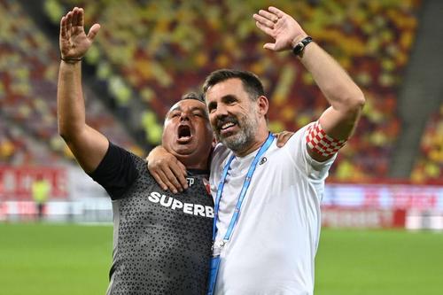 Florentin Petre, alături de Zeljko Kopic, după o victorie la Dinamo București