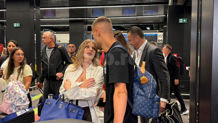 Daniel Bîrligea (26 de ani) s-a îmbarcat în avionul care-l va duce în Italia, la noua lui echipă, Frosinone. Foto: Andrei Crăițoiu (GSP.RO)