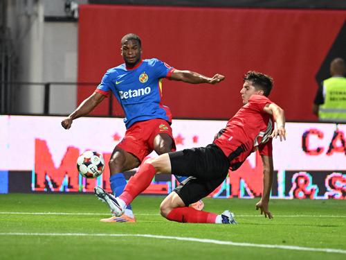Efraim Bodo, mijlocașul în vârstă de 19 ani al celor de la Csikszereda într-un meci cu FCSB