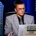 Valdas Dambrauskas, antrenorul lui Sabah Baku, atunci când a participat la „Vrei să fii milionar?” (anul 2000). Imagine originială ajustată cu ajutorul AI